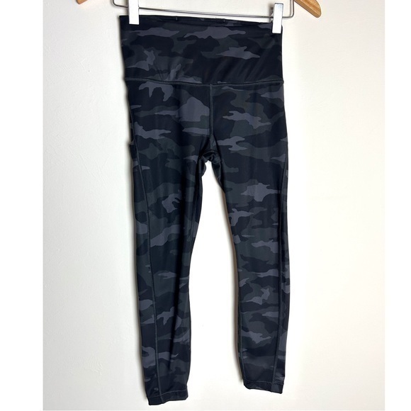 Athleta Pants - Athleta camo ultimate 7/8 tight size XXS